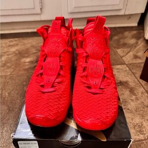 Nike Men’s LeBron 17 Red Carpet